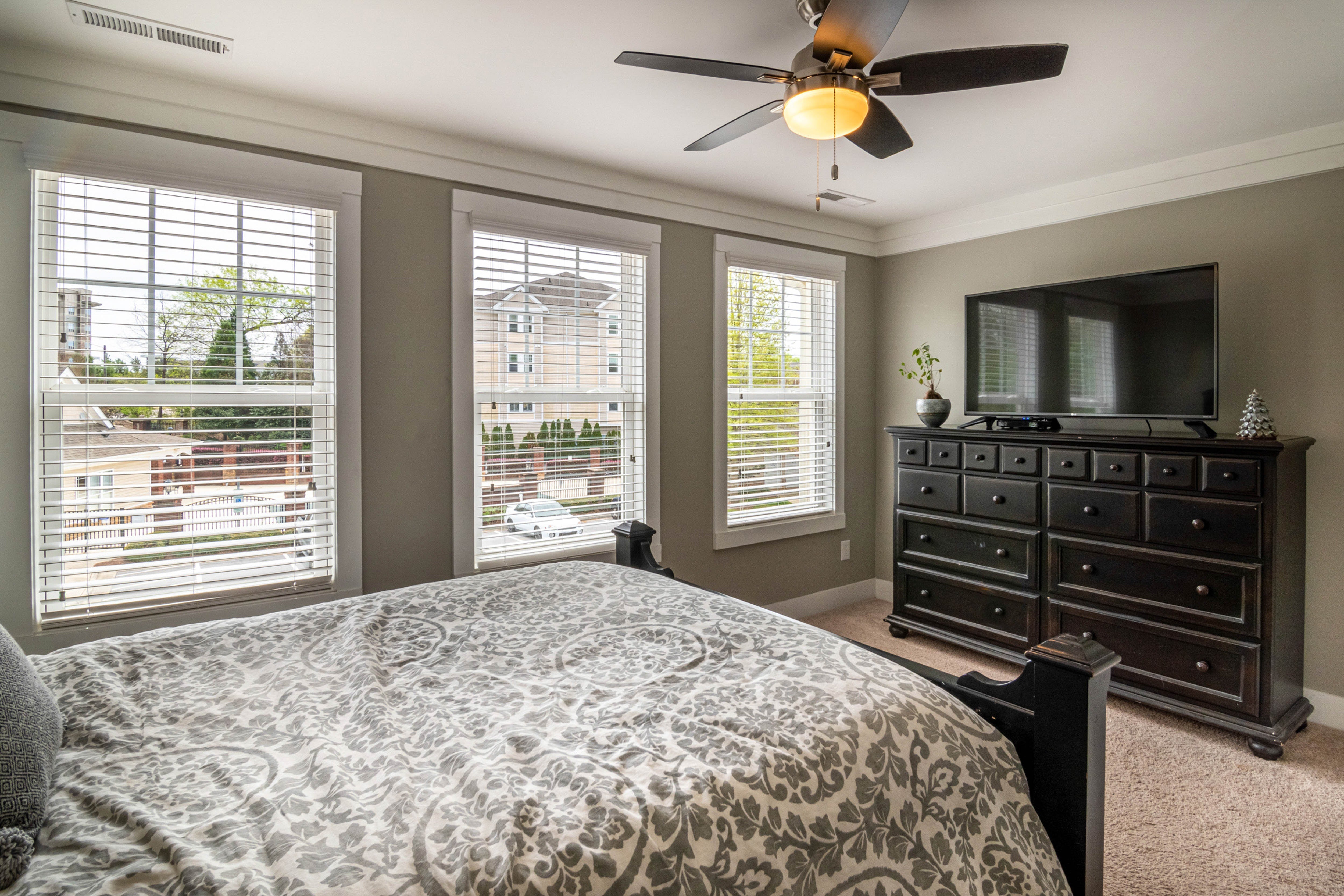 Classic Bedroom Decorating Ideas for All Seasons With Bedsheets Online From SoootiSyahi - SootiSyahi