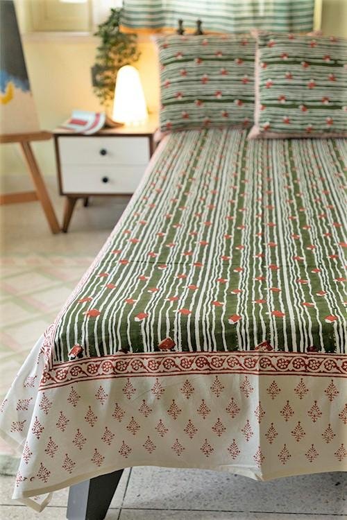 Sootisyahi 'Red in Motion' Handblock Printed Cotton Bedsheet - SootiSyahi