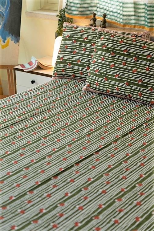 Sootisyahi 'Red in Motion' Handblock Printed Cotton Bedsheet - SootiSyahi