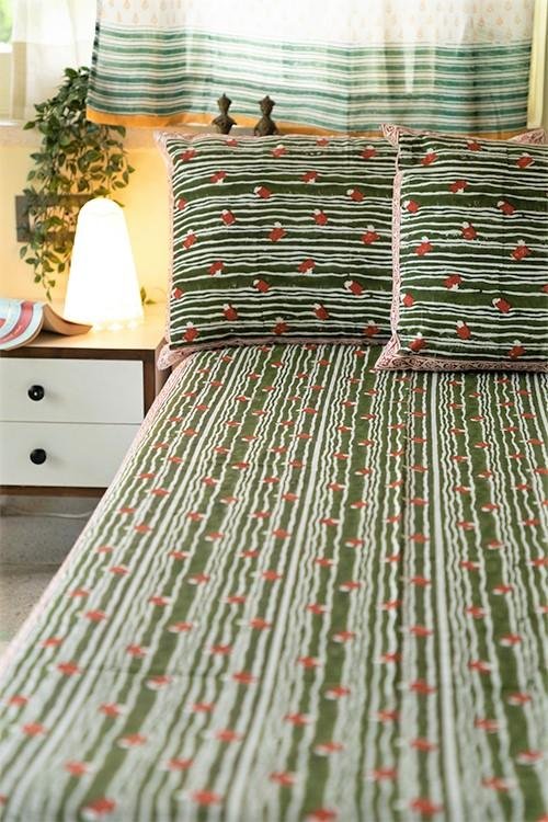 Sootisyahi 'Red in Motion' Handblock Printed Cotton Bedsheet - SootiSyahi